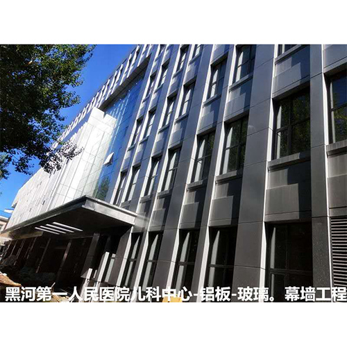 1)玻璃幕墙所用的玻璃,骨架,连接件,密封条,胶,防火保温材料和封闭