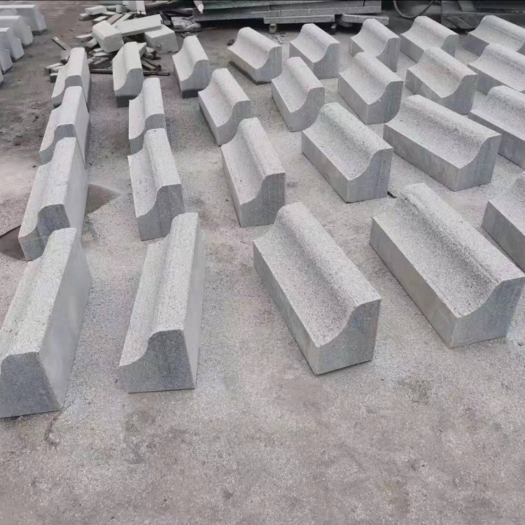 济南600x300x10芝麻灰路沿石厂家联系