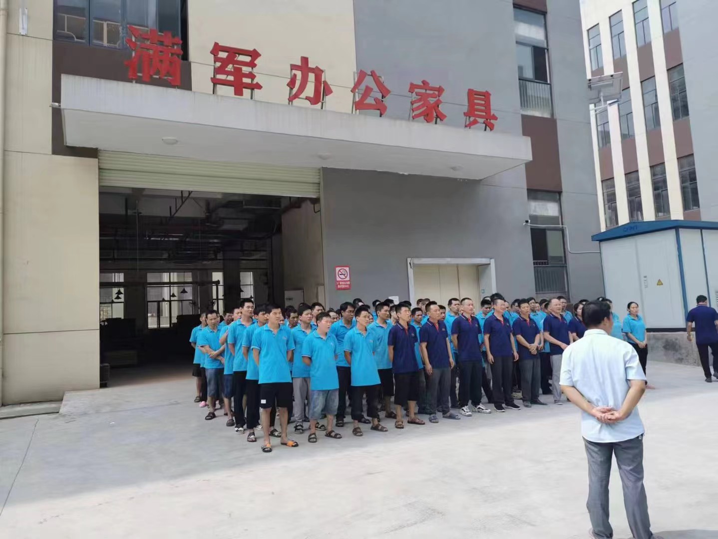 实木书桌源头工厂推荐，满军家具靠谱吗？