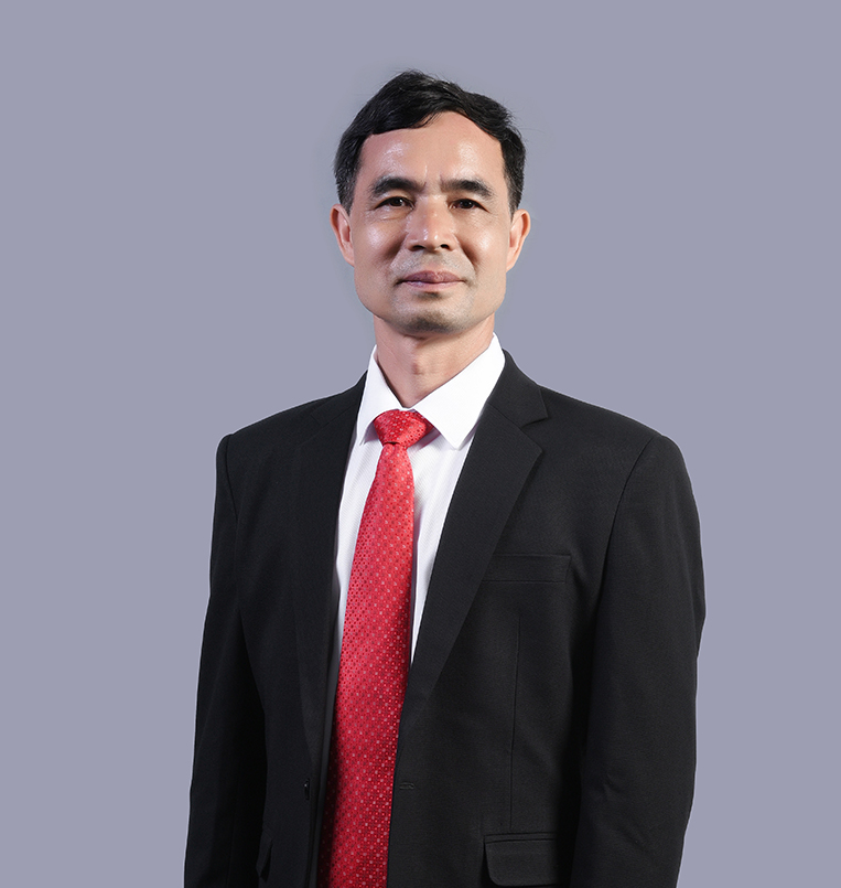 杨总工半身照