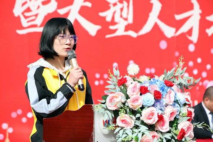 1获奖学生代表发言