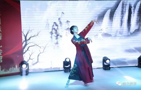盛北美学完美呈现吸睛不吸惊的年会妆容