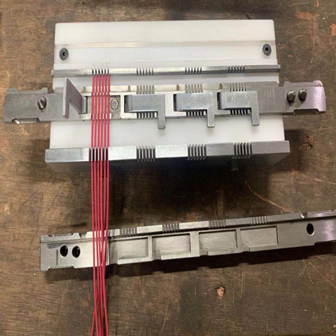 汽车 b>线束模具 /b>