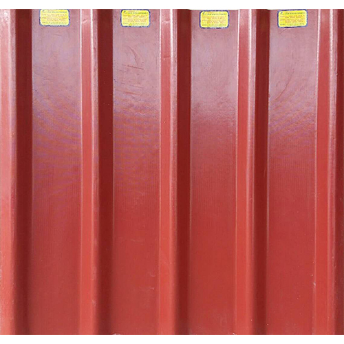 彩钢瓦可以代替石棉瓦啊,相比于其他屋面材料,防潮防晒,像我老家这位