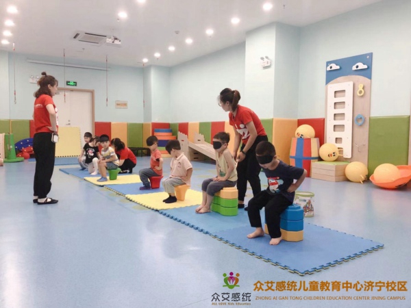 孩子感统失调都有哪些表现_济宁感统