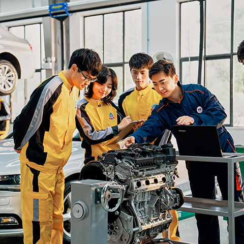 六安汽车钣喷培训时间_安徽万通汽车专修学院