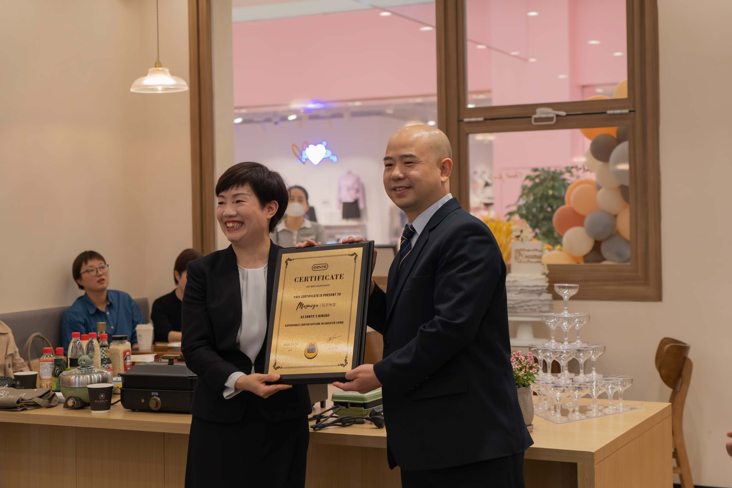 授权仪式合照(1)